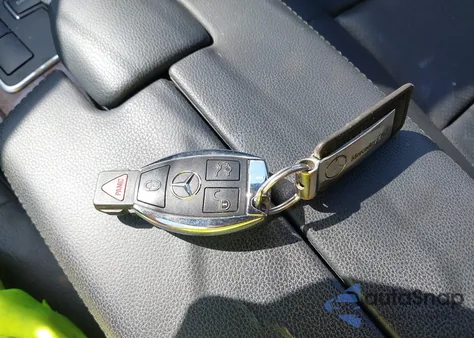 2012 Mercedes-Benz E 350 z USA, uszkodzony, nr VIN WDDHF5KB5CA608615